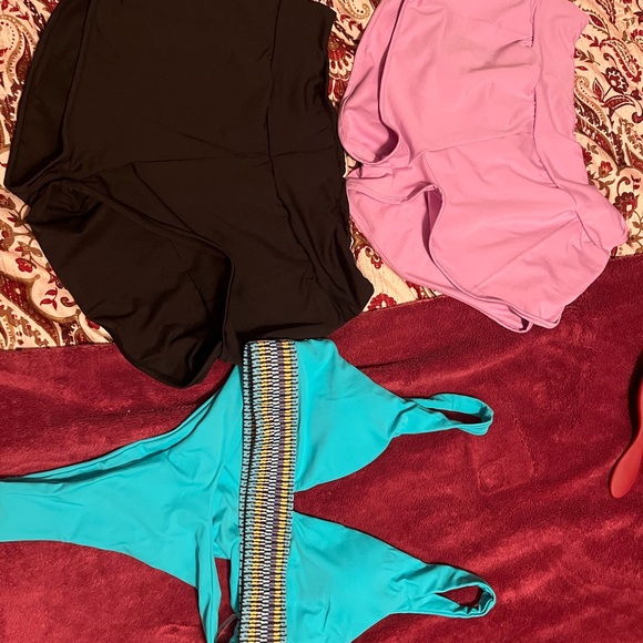 Clothing and bathing suit - Picture 1 of 1